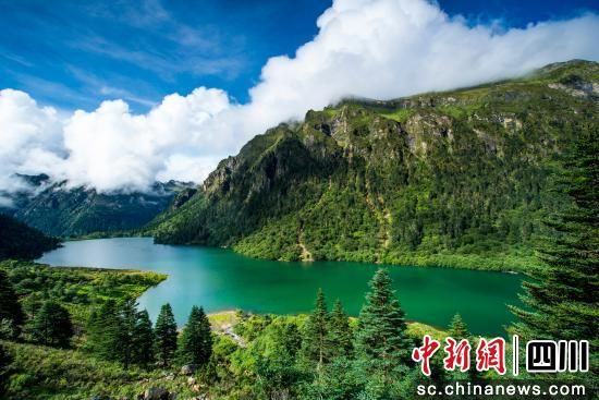 九龙县美景。九龙县文化广播电视和旅游局 供图