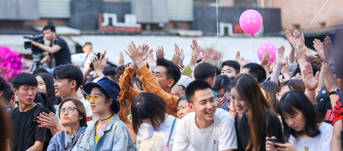 人气爆棚的户外音乐节。