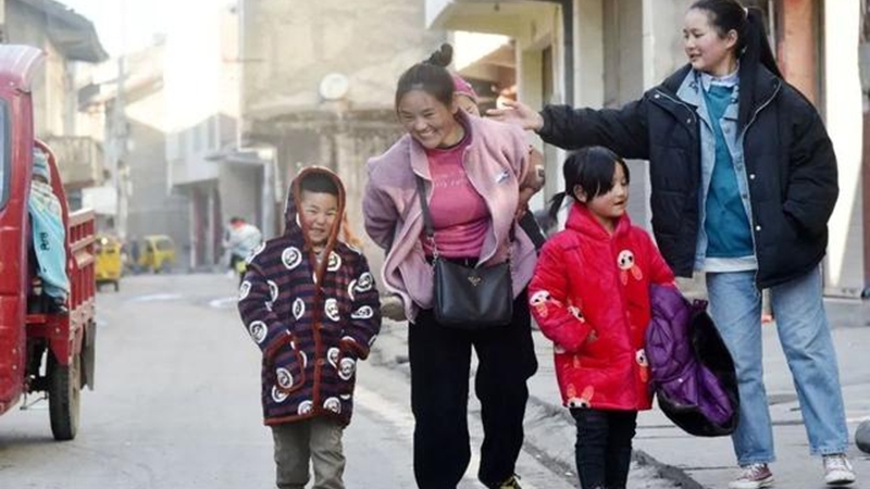 11年前那位感动中国的“春运母亲”，找到了！