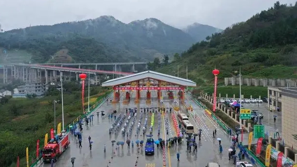 广平高速青川段通车 西北地区进出九寨沟有了最便捷通道