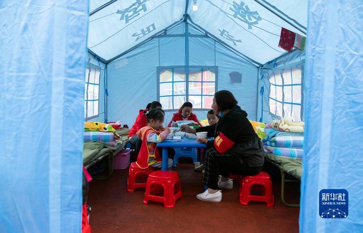 国社四川临时安置点里的孩子们