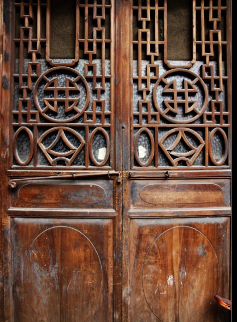雕花木门.图据网络